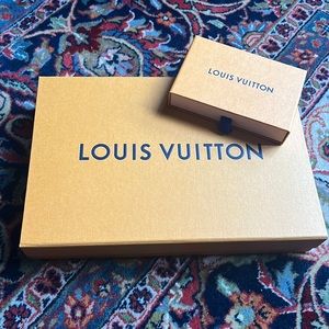 AUTHENTIC NEW LOUIS VUITTON SCARF AND KEYCHAIN GIFT BOXES